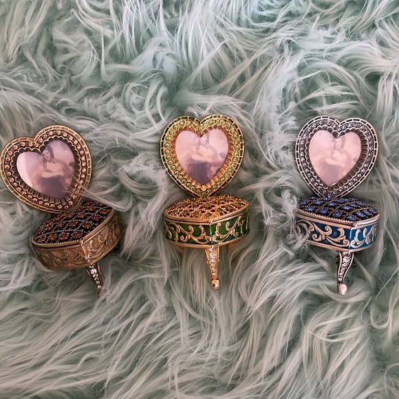 Set of 3 OKER rhinestone picture frame mini chairs - Picture 3 of 16